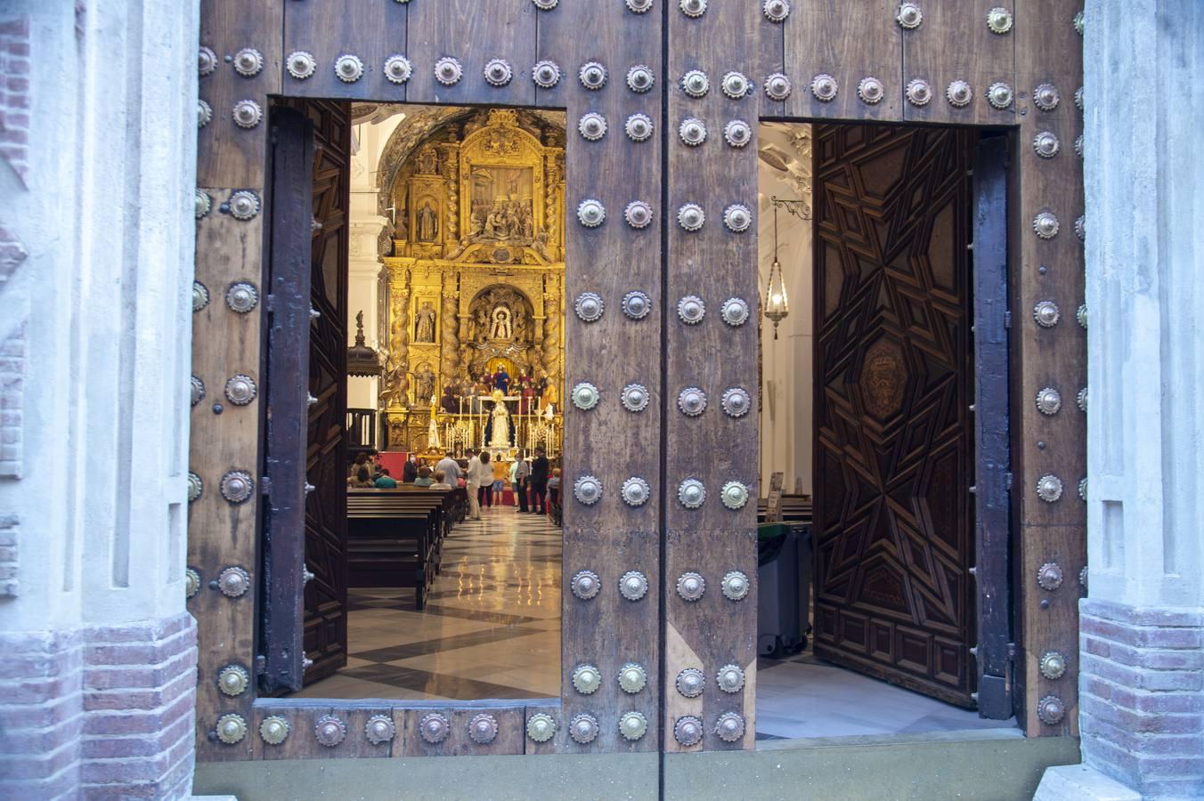 Altar de la Virgen del Subterráneo por la festividad de la Realeza de María