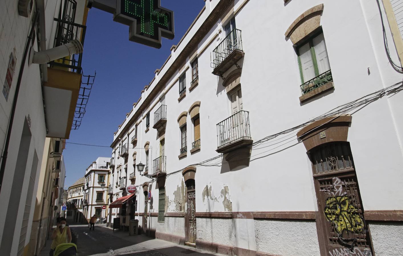 Patrullas vecinales para frenar las okupaciones en sus barrios, en imágenes