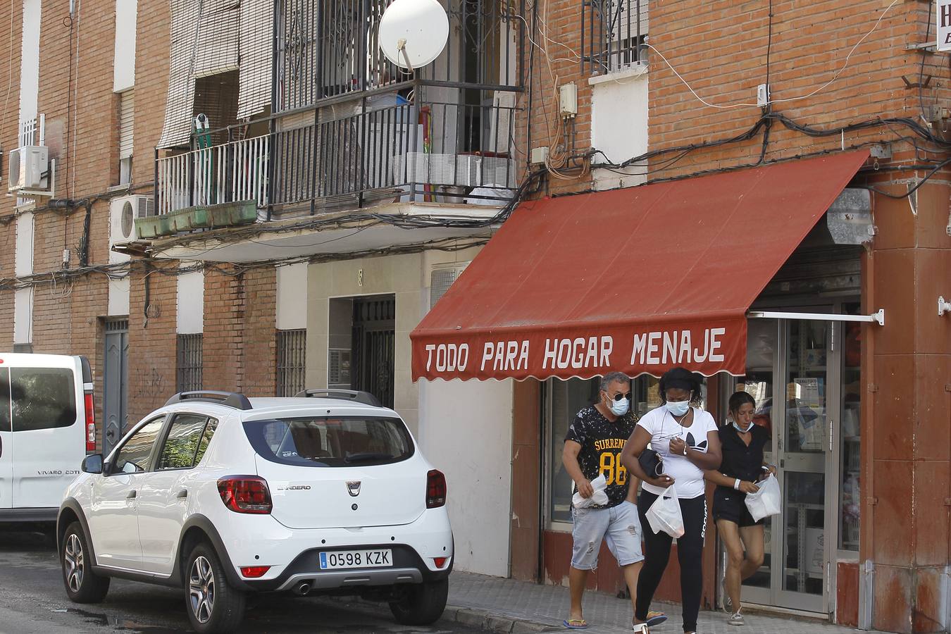 Patrullas vecinales para frenar las okupaciones en sus barrios, en imágenes