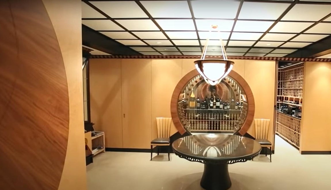 Amplia bodega. El jugador de los Chicago Bulls es un amante del vino, por eso no podía faltar una bodega con capacidad para más de 10.000 botellas.