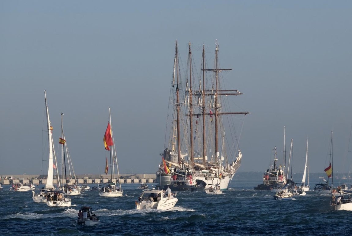 FOTOS: Elcano inicia su XCIII Crucero de Instrucción en homenaje a la primera vuelta al mundo