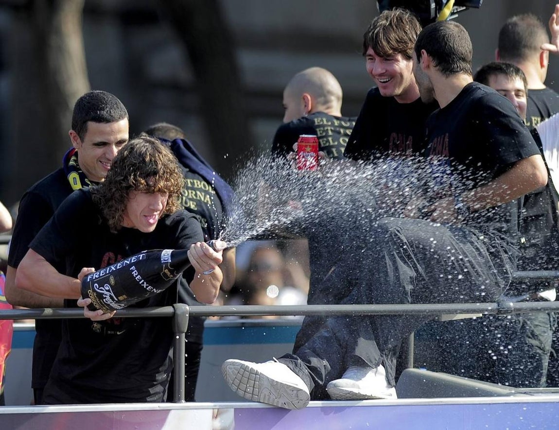 Celebración del equipo tras ganar la Liga de Campeones de la UEFA 2011 y recorrer las calles de la Ciudad Condal en un autobus.. 