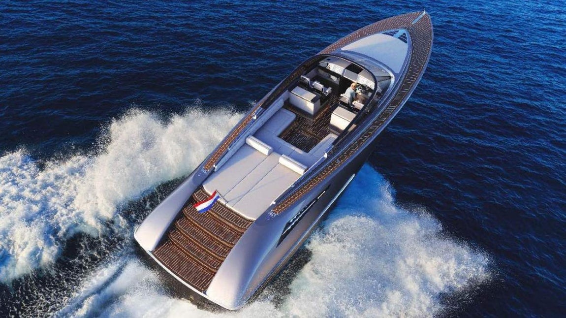 Apodado como "el yate más pequeño del mundo". En cuanto a la nave, según explican en su web, se trata del “yate más pequeño del mundo” y tal y como se ha visto, el mismo rey Guillermo ha sido el encargarlo de pilotarlo en las aguas de Milos y Mikonos.