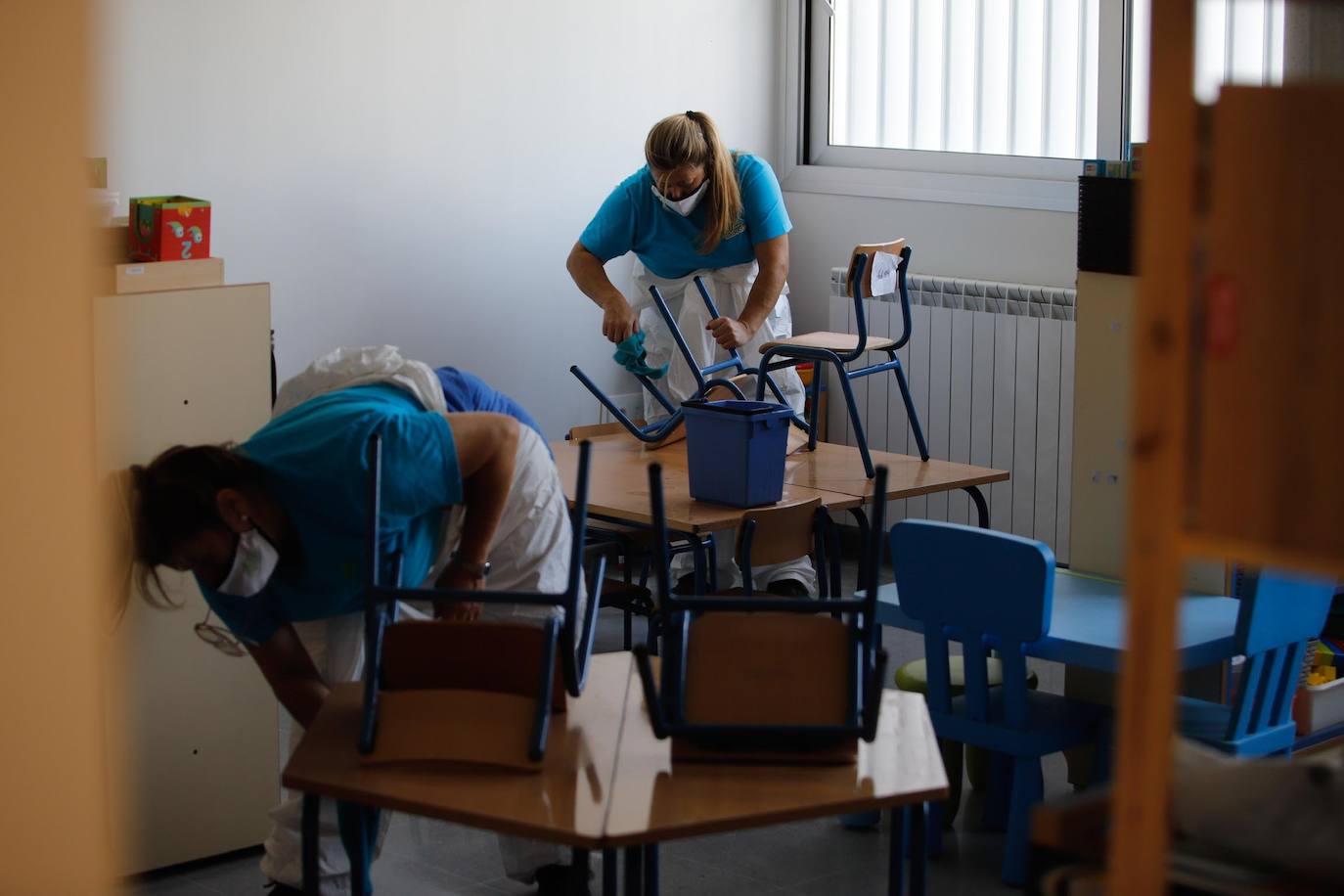 La limpieza del CEIP Turruñuelos de Córdoba, en imágenes