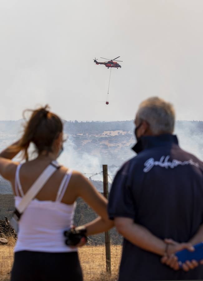 El incendio de Huelva continúa avanzando sin control, en imágenes