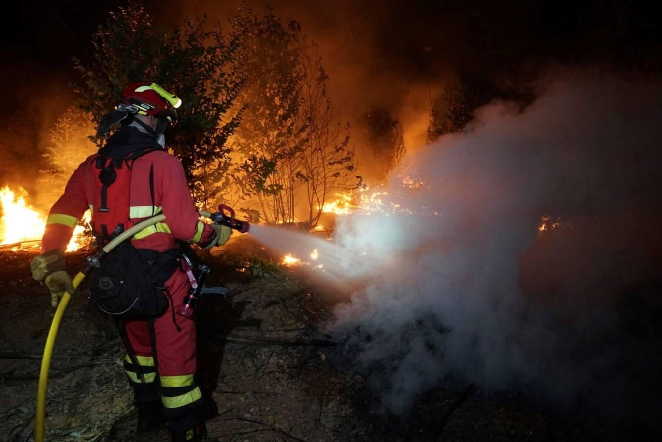 Voraz incendio en la Sierra de Huelva