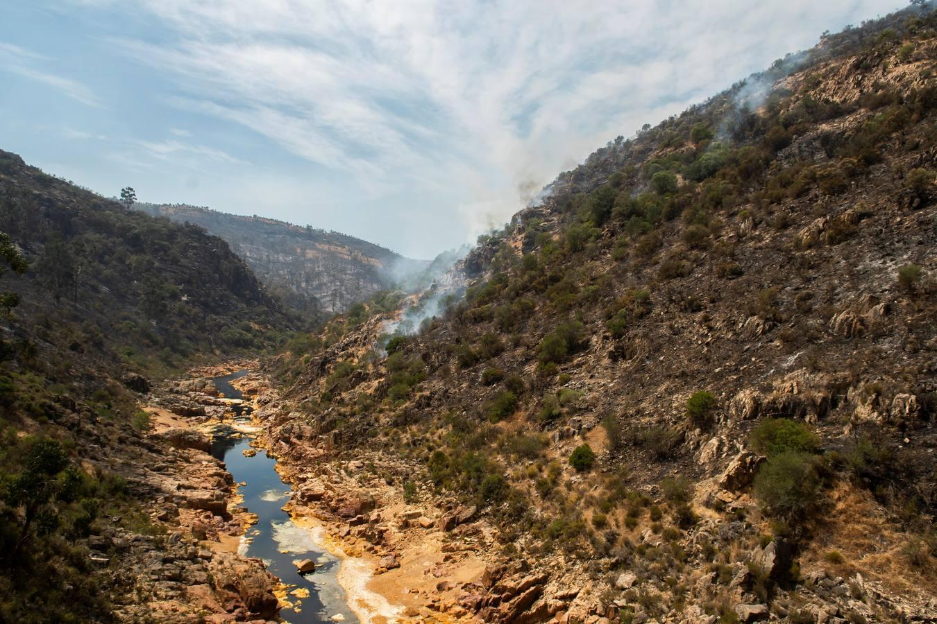 Voraz incendio en la Sierra de Huelva