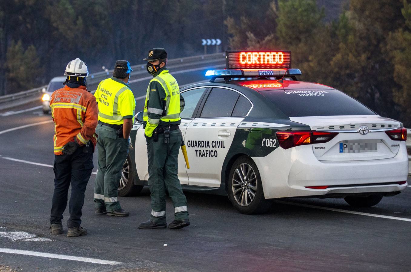 Incendio en la Sierra de Huelva: en imágenes, el día después de un fuego devastador