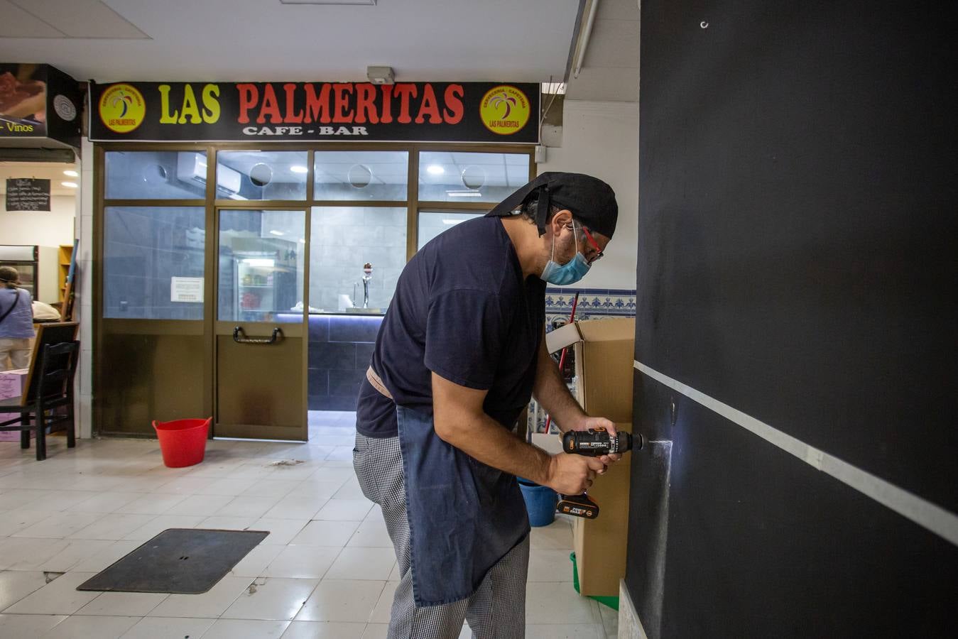 La actividad vuelve al Mercado de Las Palmeritas de Sevilla tras 21 días de cierre