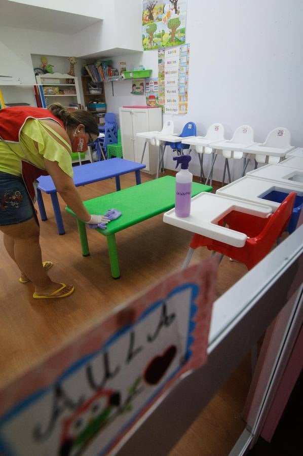 Los niños vuelven a las guarderías de Córdoba tras su reapertura, en imágenes