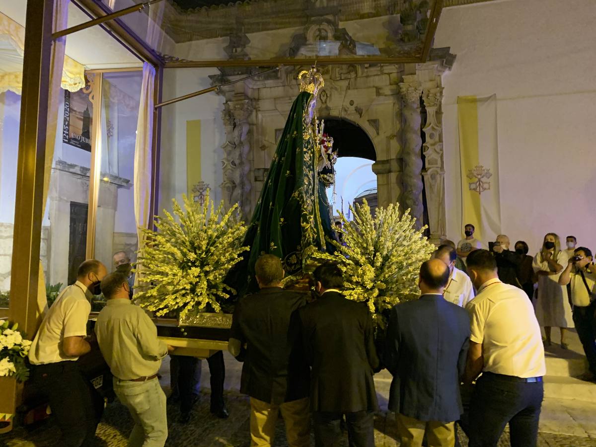 La «Bajá» de la Virgen de la Sierra de Cabra, en imágenes