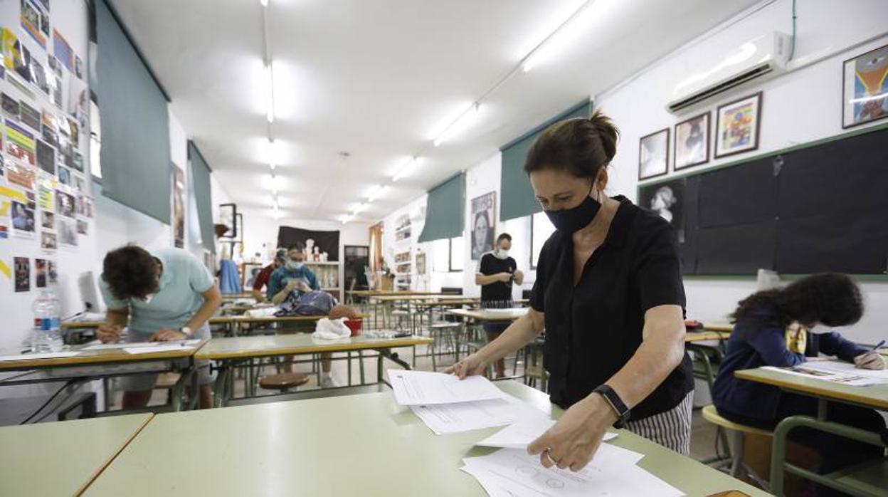 El primer día de exámenes en el IES Góngora de Córdoba, en imágenes