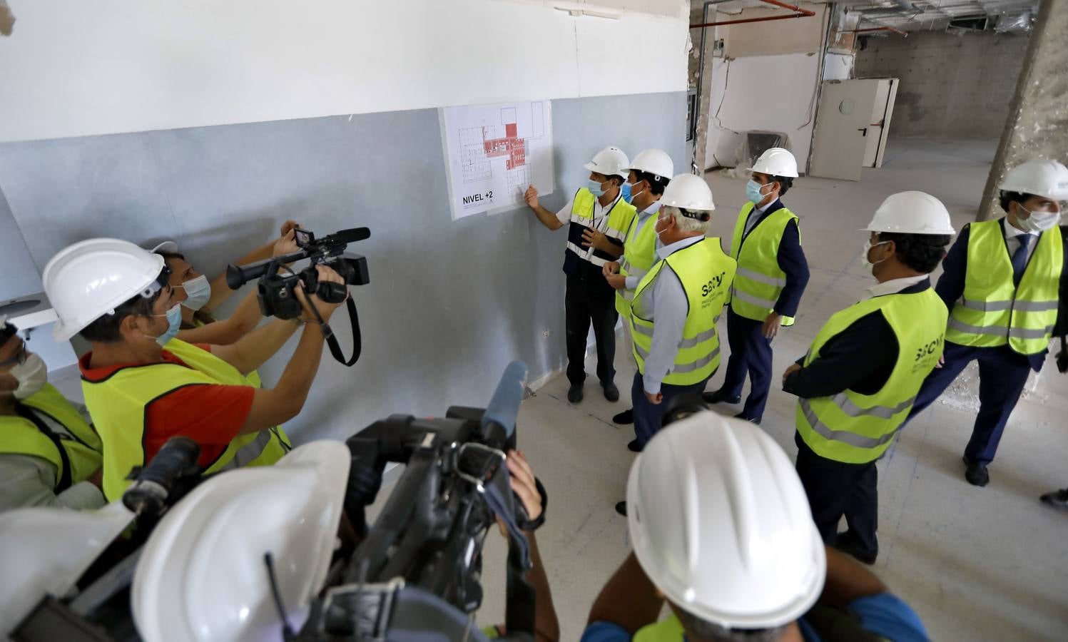 Moreno visita las obras de rehabilitación del antiguo Hospital Militar Vigil de Quiñones