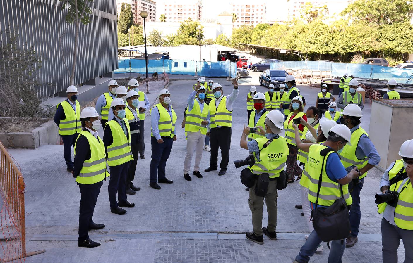 Moreno visita las obras de rehabilitación del antiguo Hospital Militar Vigil de Quiñones