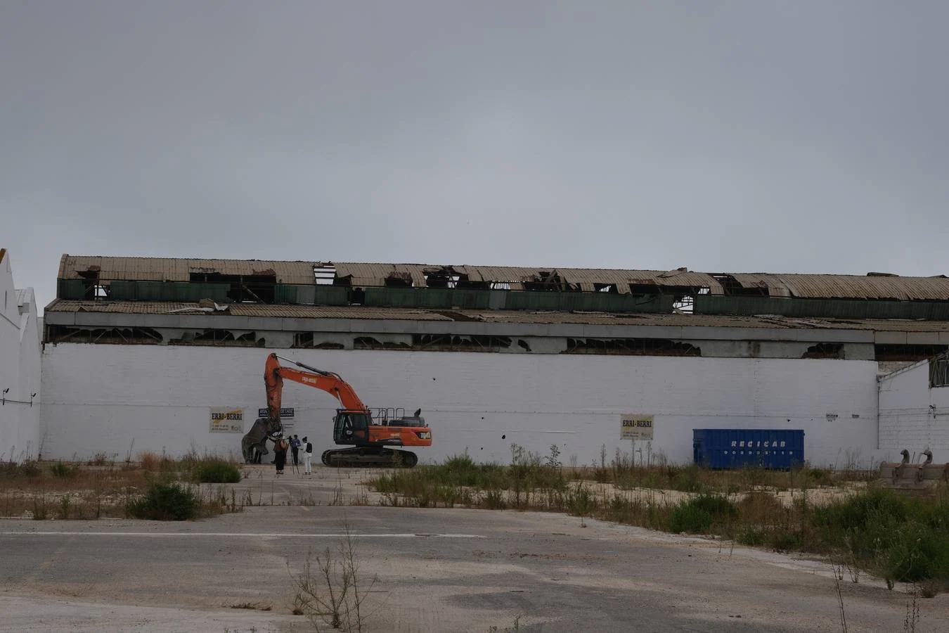 Arranca la demolición de los antiguos Talleres Pastoriza de Cádiz