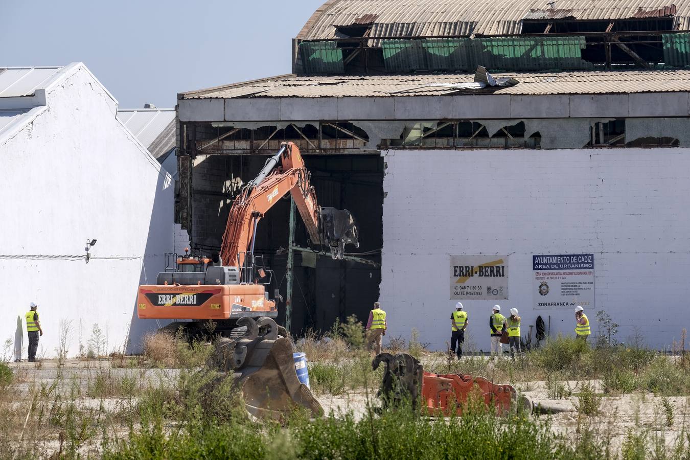 FOTOS: Derribo de los antiguos Talleres Pastoriza en Cádiz