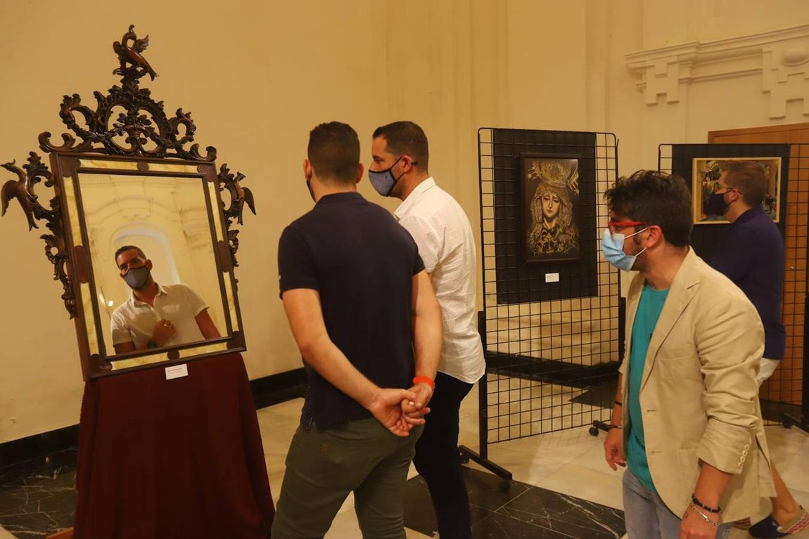 La exposición «Subasta de Bondad», a favor de Cáritas, en imágenes