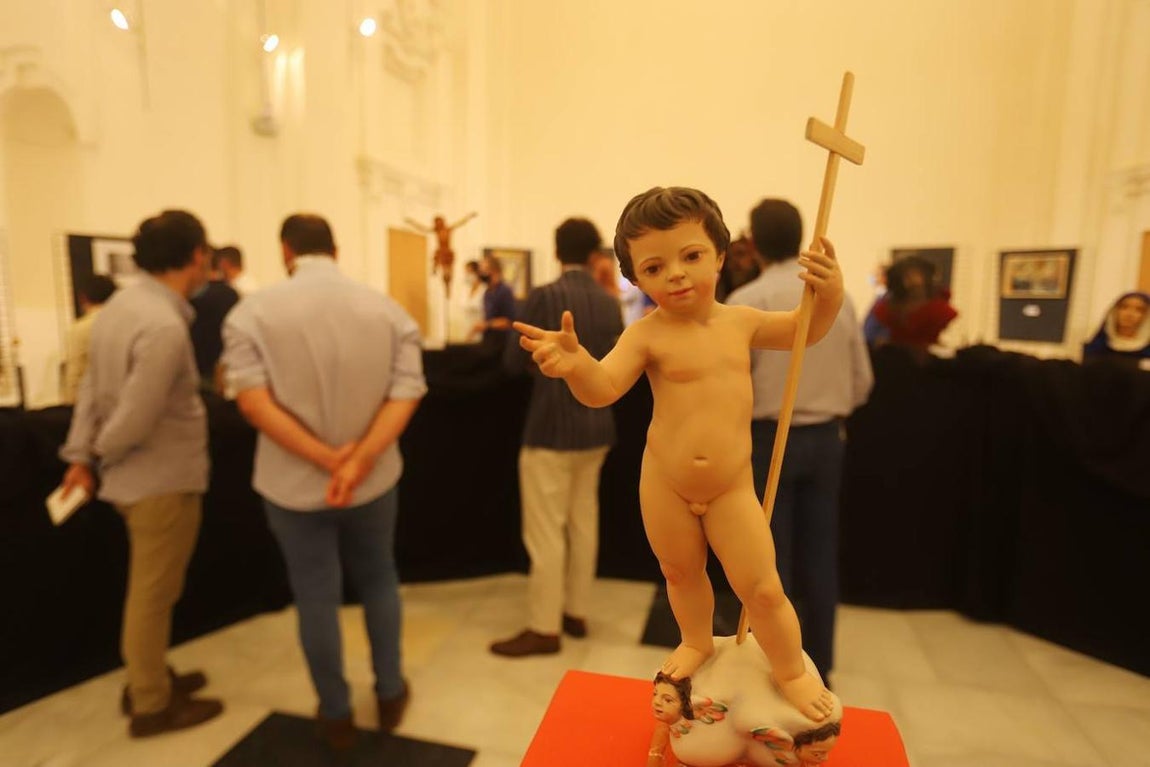 La exposición «Subasta de Bondad», a favor de Cáritas, en imágenes