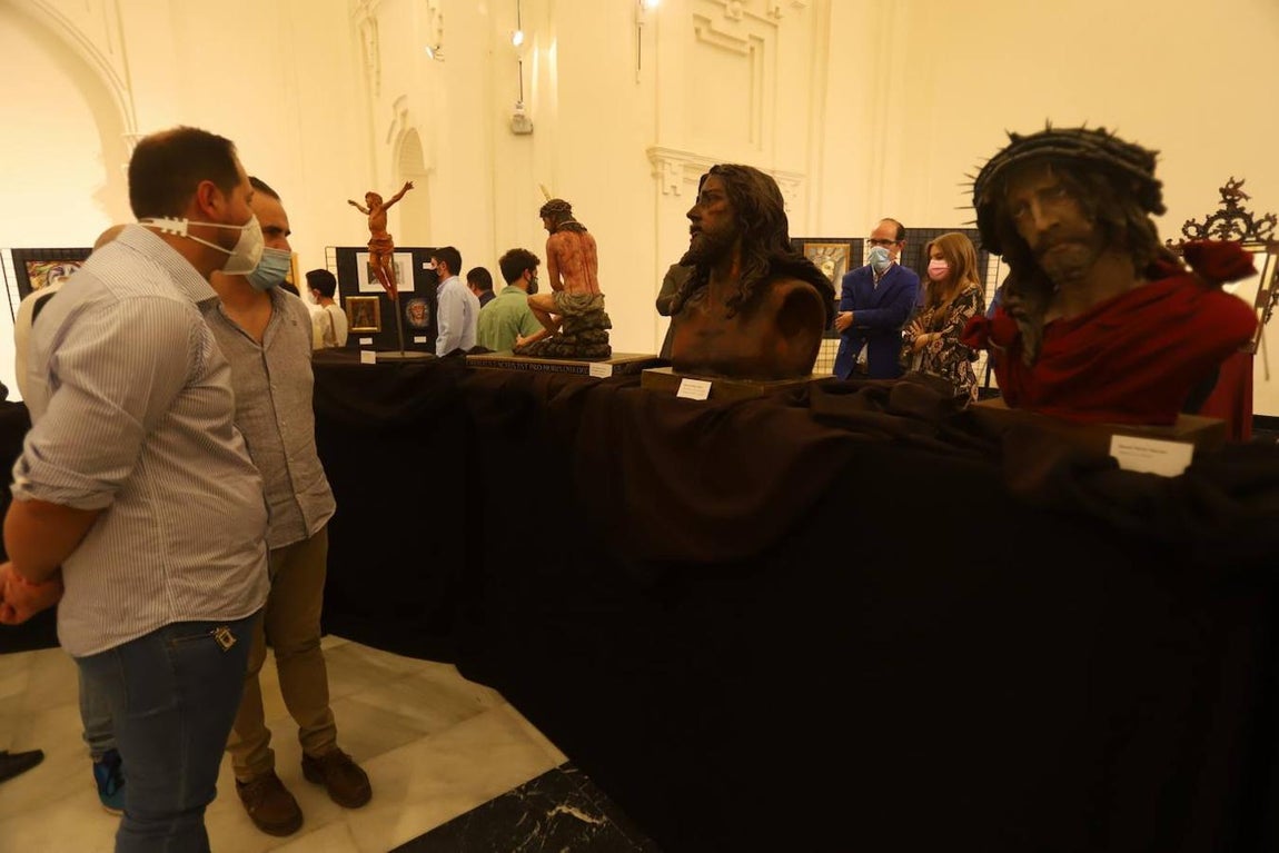 La exposición «Subasta de Bondad», a favor de Cáritas, en imágenes