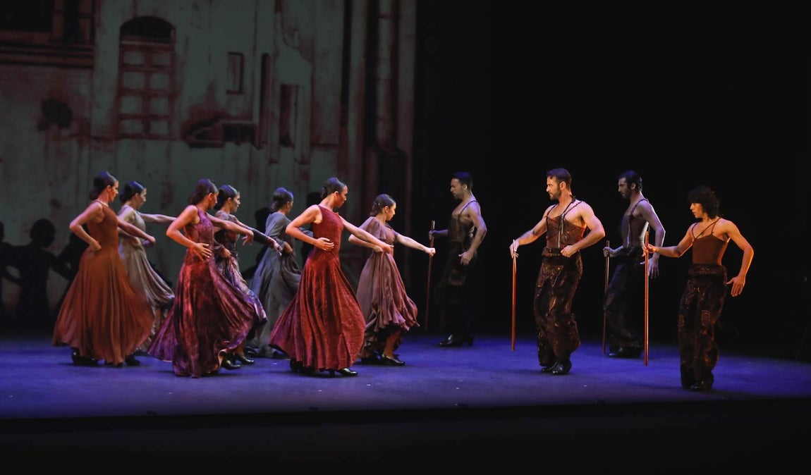 En imágenes, arranca la Bienal con el Ballet Flamenco de Andalucía