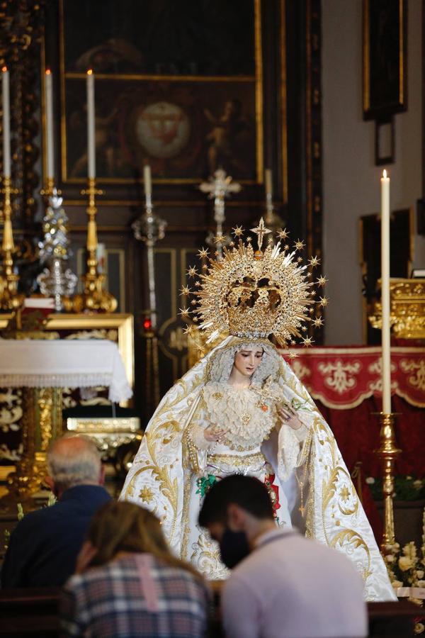 La Virgen de la Paz y Esperanza expuesta en veneración, en imágenes