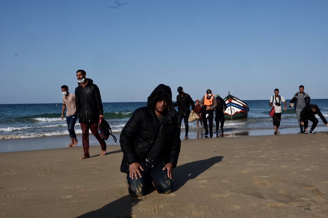 Llegan cuatro pateras a la costa de Cádiz