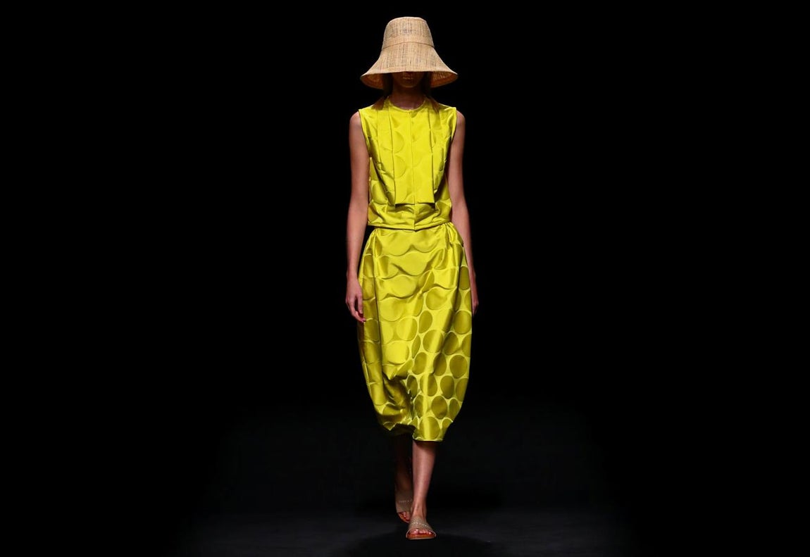 Minimalismo y color en el desfile de Devota &amp;amp; Lomba