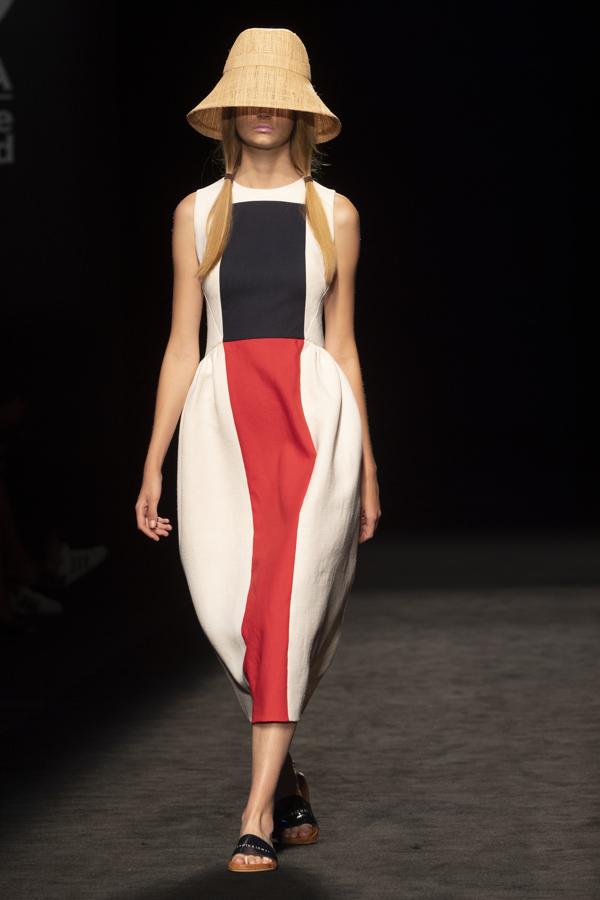 Minimalismo y color en el desfile de Devota &amp;amp; Lomba