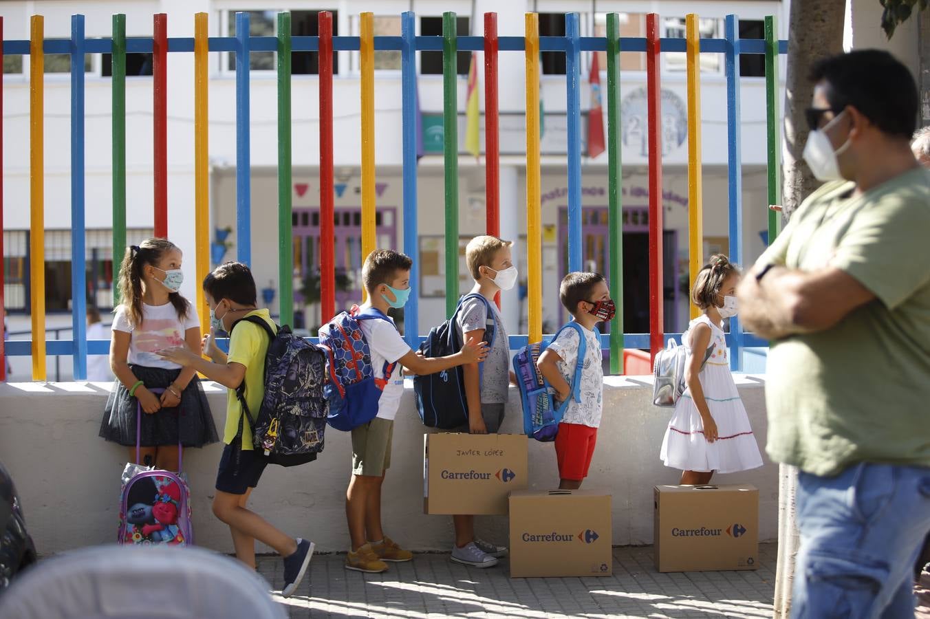 Protesta de padres en algunos colegios de Córdoba en la vuelta al colegio, en imágenes