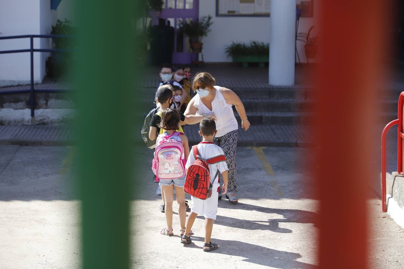 Protesta de padres en algunos colegios de Córdoba en la vuelta al colegio, en imágenes