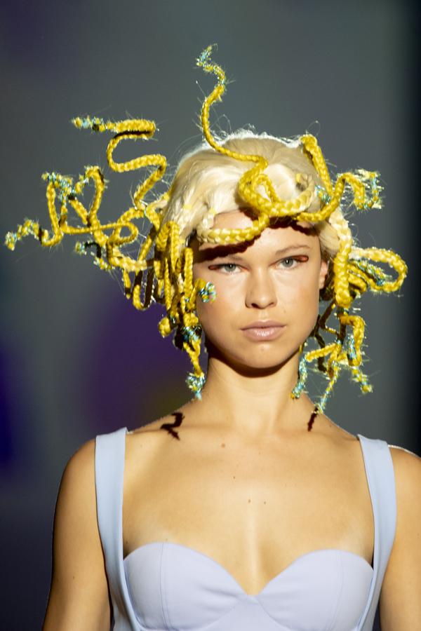 Propuestas futuristas en el desfile de Dominnico