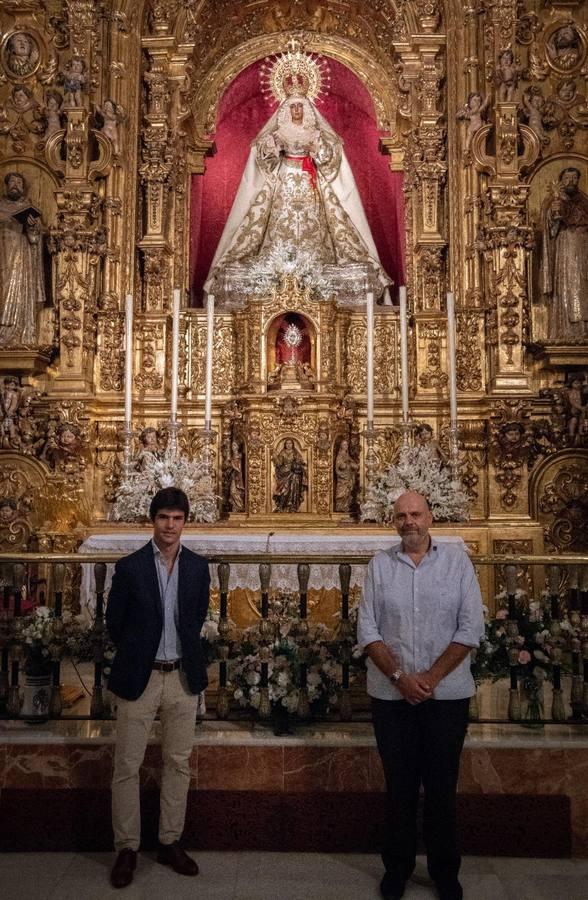 Pablo Aguado visita a la Esperanza de Triana