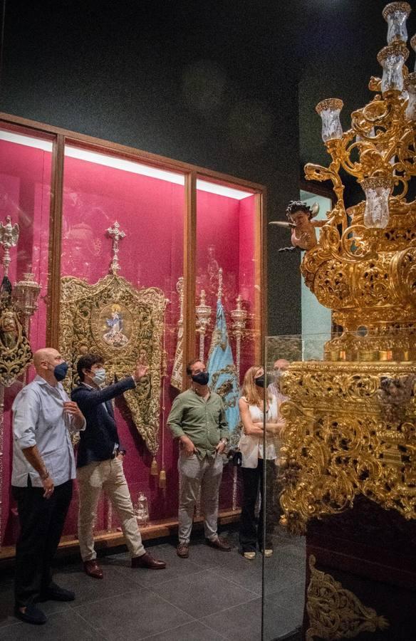 Pablo Aguado visita a la Esperanza de Triana