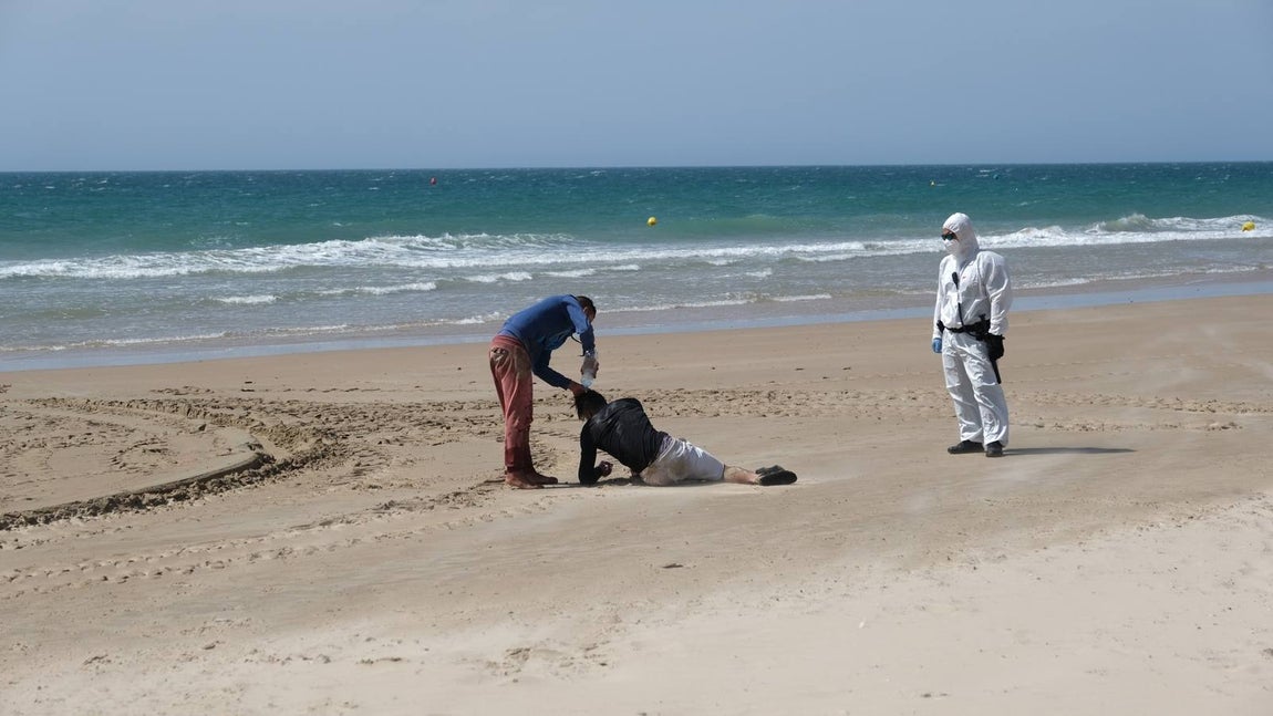 Llegan dos pateras a las costas de Cádiz