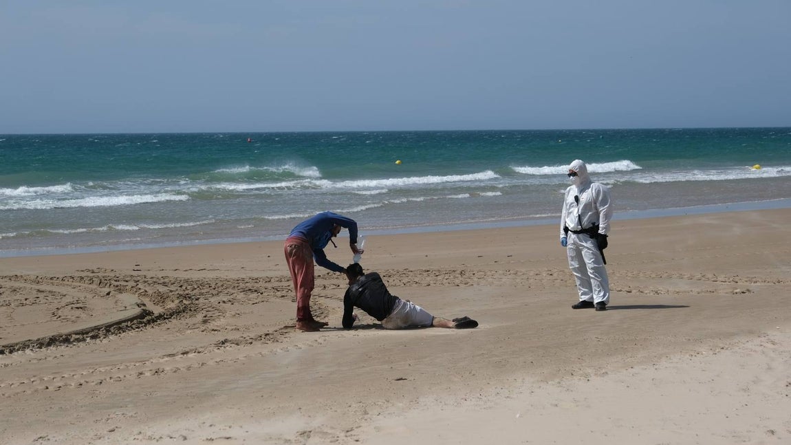 Llegan dos pateras a las costas de Cádiz