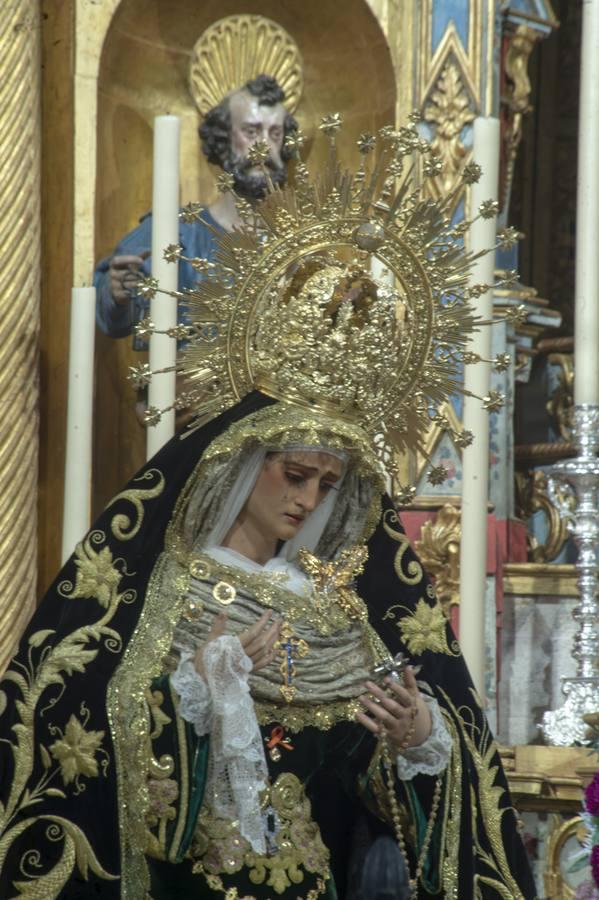 Los titulares de la Exaltación, en el altar mayor de Santa Catalina