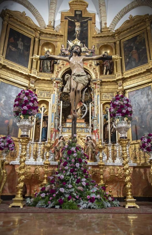 Los titulares de la Exaltación, en el altar mayor de Santa Catalina