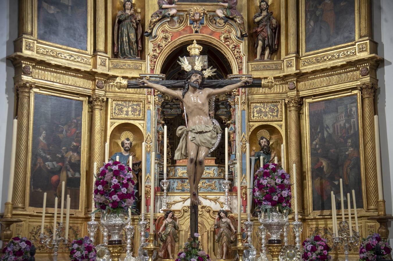 Los titulares de la Exaltación, en el altar mayor de Santa Catalina