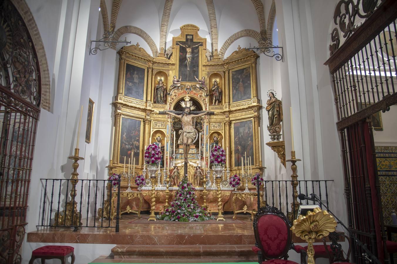 Los titulares de la Exaltación, en el altar mayor de Santa Catalina