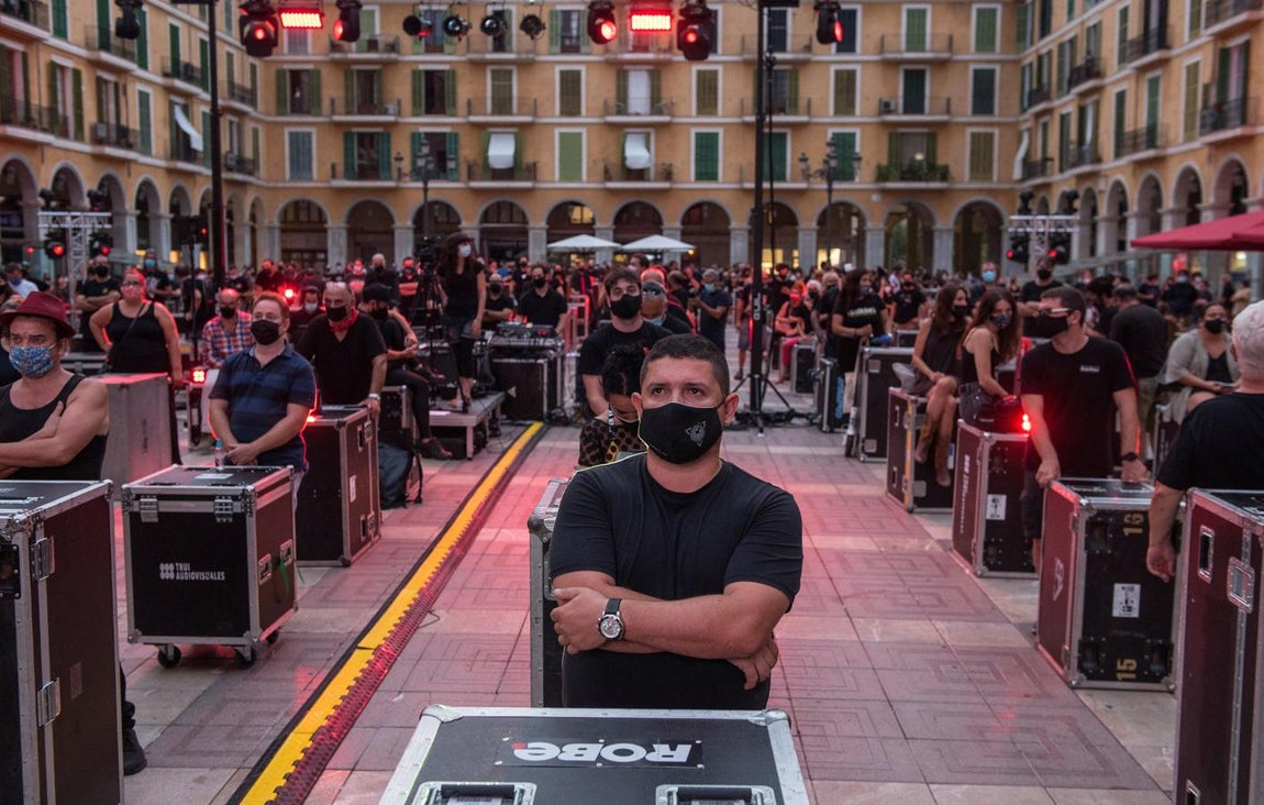 Espacios como la sala El Sol en Madrid, el Teatro Cervantes de Málaga o la Fundación Telefónica se han «solidarizado» con el mundo de la cultura y reivindicado la importancia de la música en vivo. También políticos como el líder de Más País, Íñigo Errejón, quien ha defendido que «la cultura no solo es segura, sino un bien de primera necesidad» y el sector «no puede seguir siendo el gran olvidado». Foto de Palma de Mallorca. 