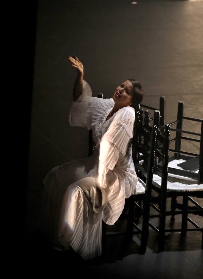 Bienal de Flamenco 2020: María Moreno explora las posibilidades de su baile en «More (No) More»