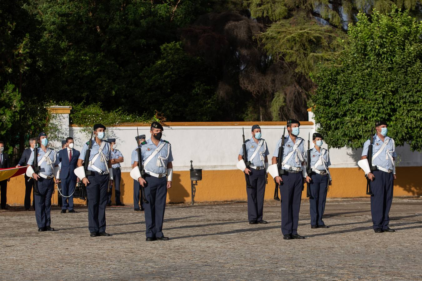 Inauguración de un monumento de un avión Saeta en el acuartelamiento de Tablada