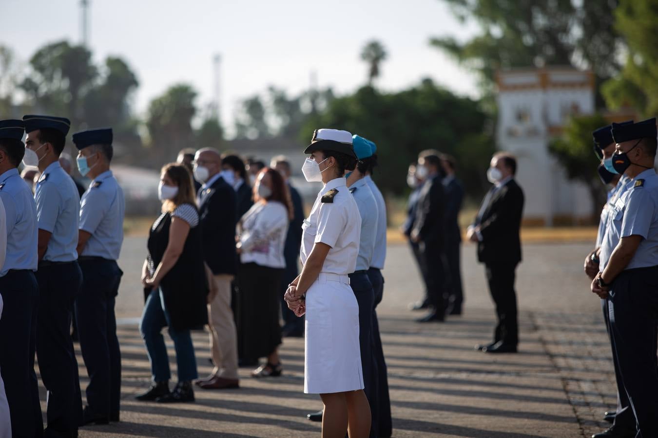 Inauguración de un monumento de un avión Saeta en el acuartelamiento de Tablada