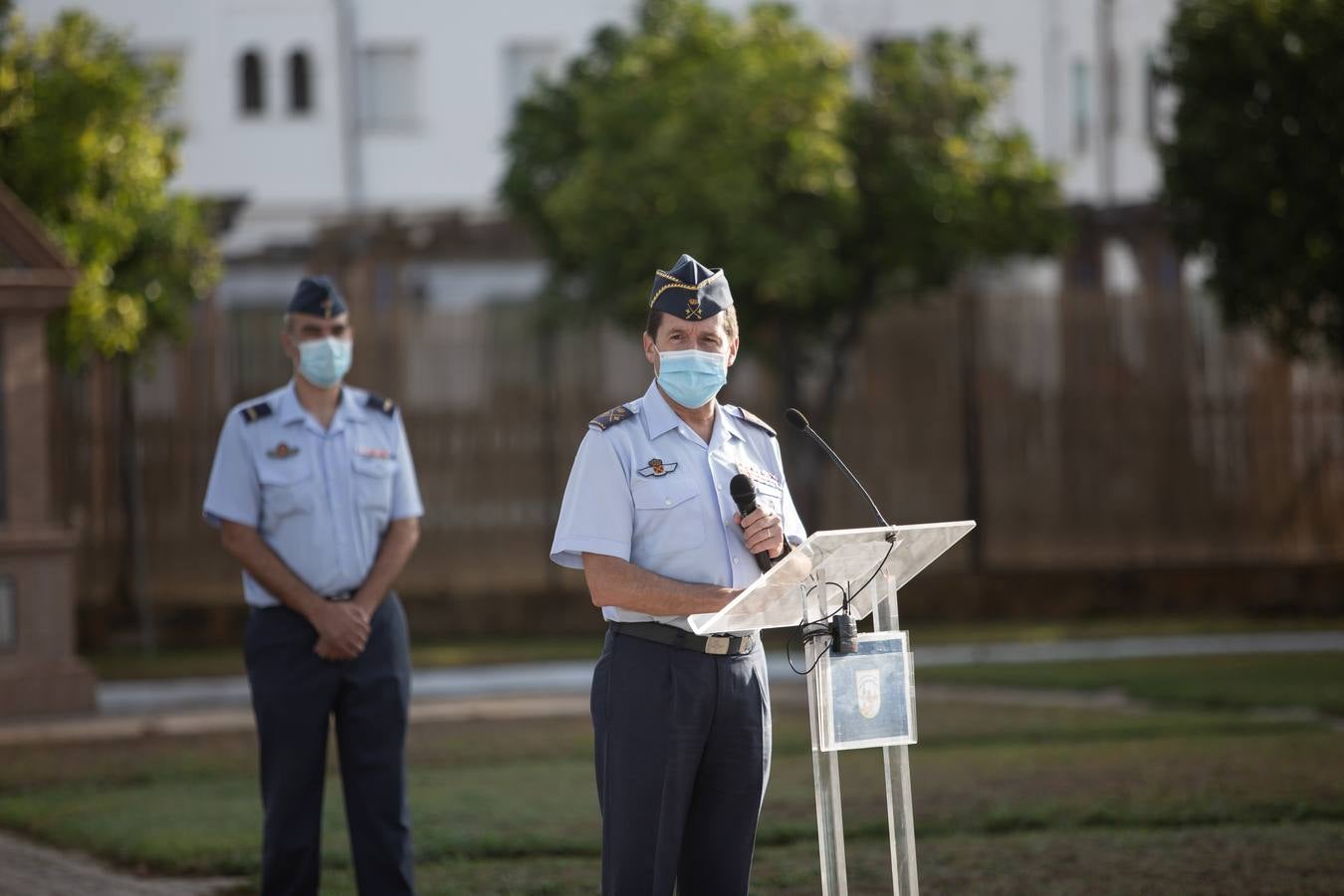 Inauguración de un monumento de un avión Saeta en el acuartelamiento de Tablada