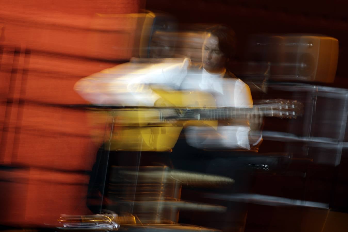 Bienal de Flamenco: en imágenes, el recital de Manuel de la Luz en el Alcázar