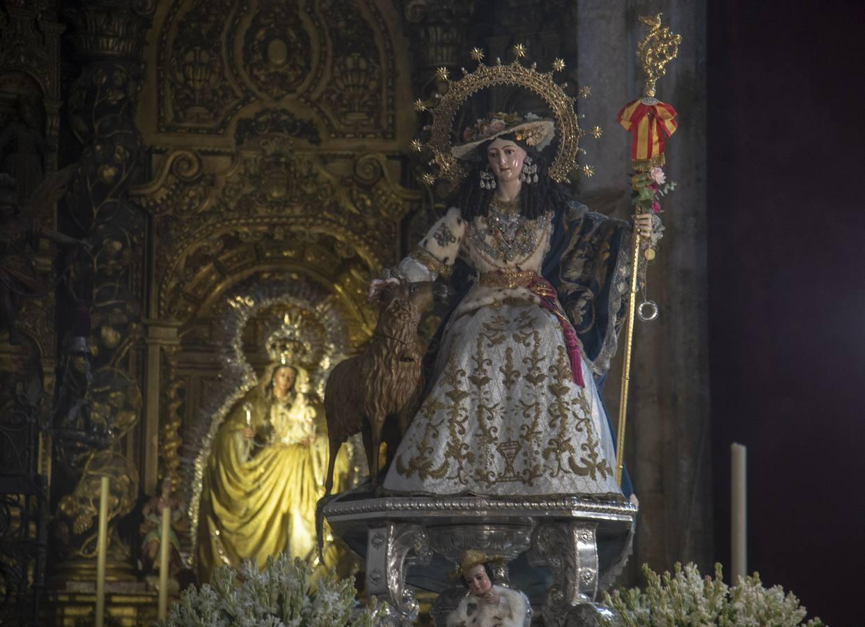 La Pastora de Triana, desde el interior de Santa Ana