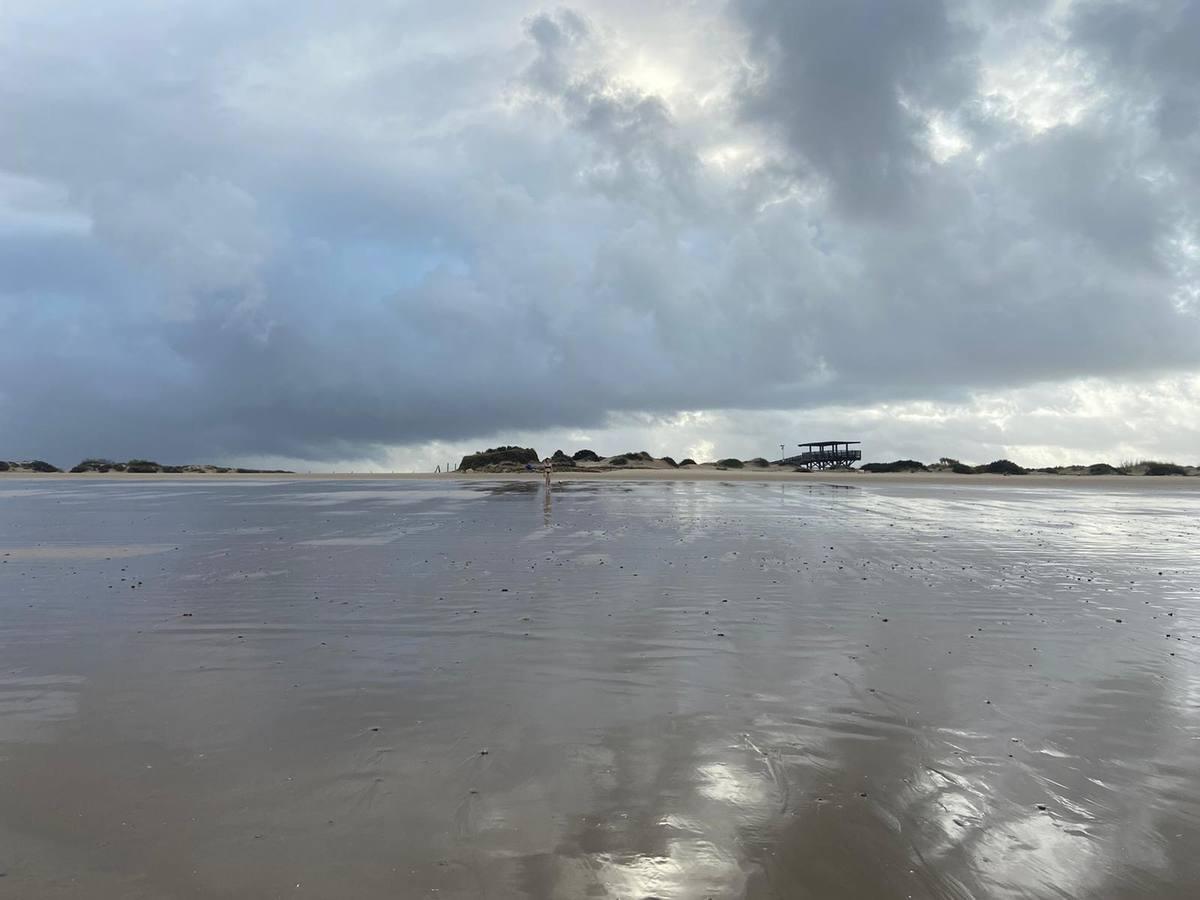 La lluvia deja las playas vacías en pleno mes de septiembre