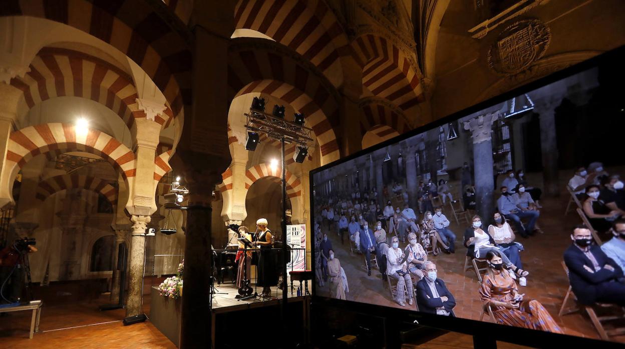 El concierto de Pasión Vega en la Mezquita-Catedral de Córdoba, en imágenes