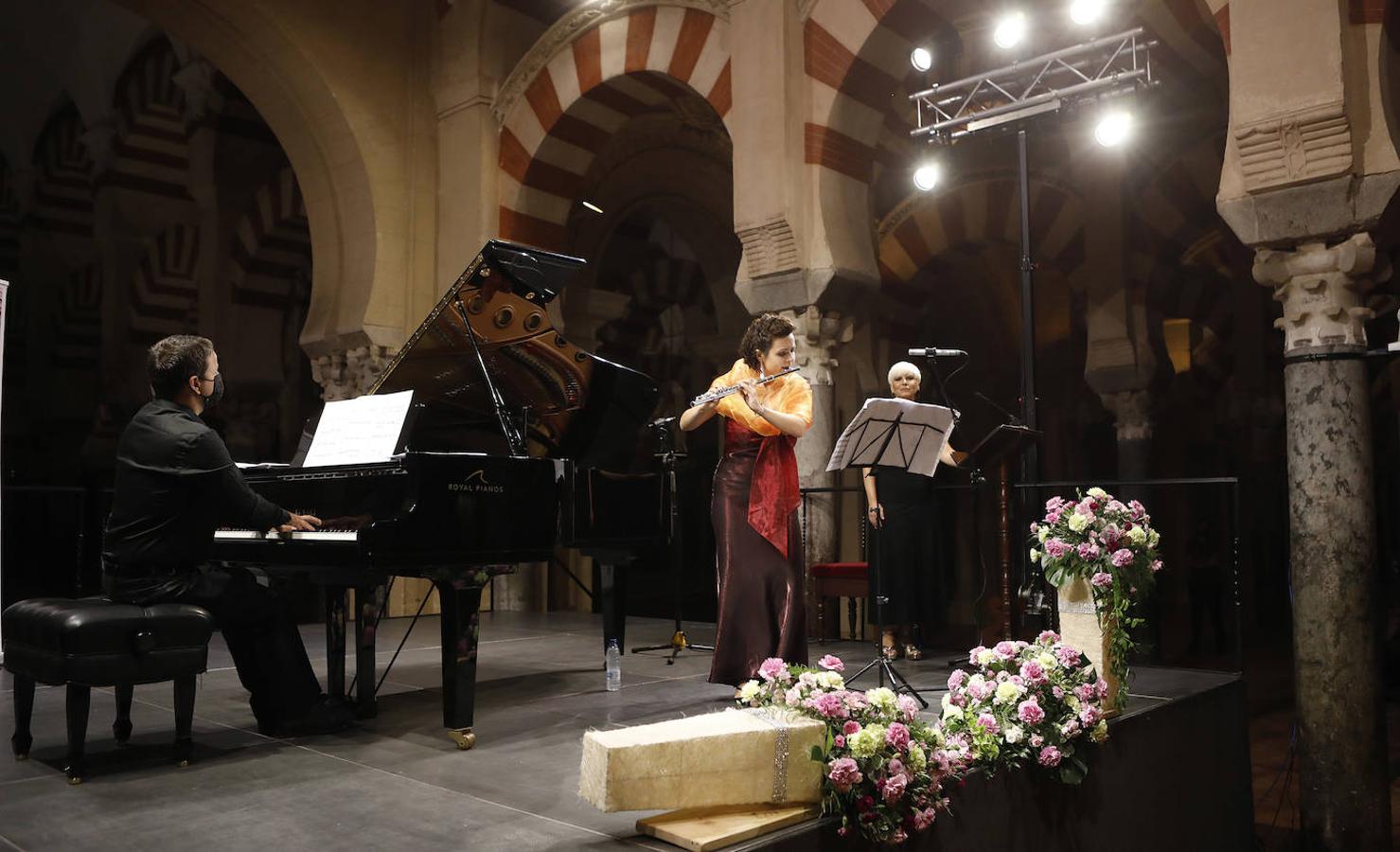 El concierto de Pasión Vega en la Mezquita-Catedral de Córdoba, en imágenes