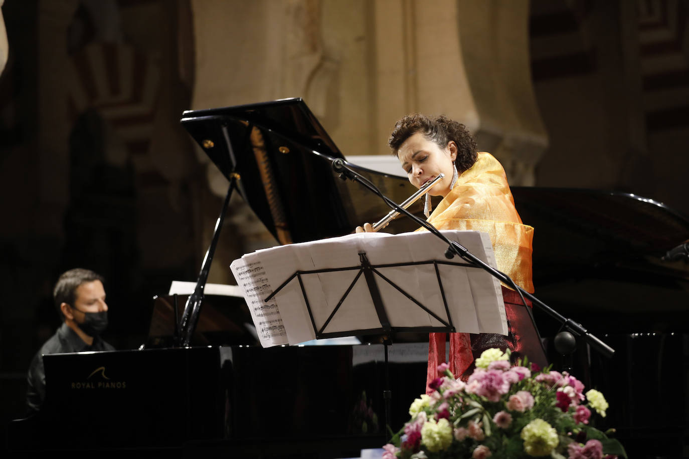 El concierto de Pasión Vega en la Mezquita-Catedral de Córdoba, en imágenes